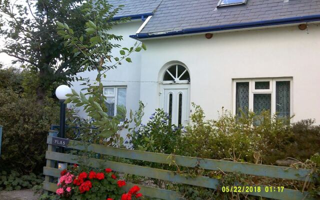 Plas Llangaffo Farmhouse