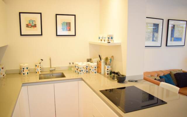 Bermondsey 2 Bedroom Flat With Garden