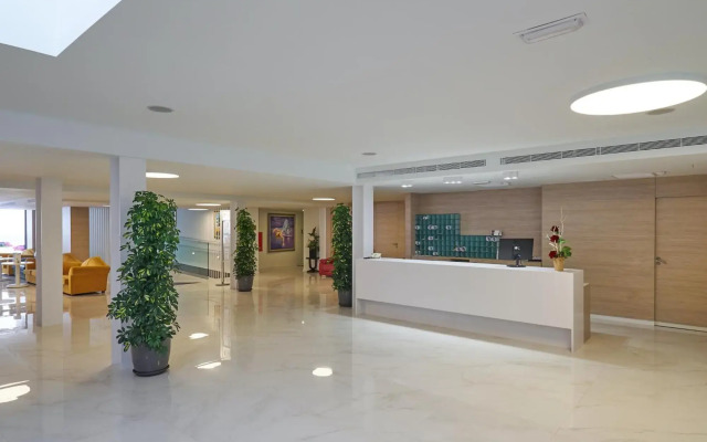 Aparthotel y Hotel Paguera Beach