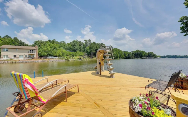 Lakefront Home w/ Kayaks & Dock in Hot Springs!