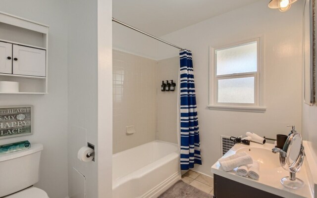 Signature KING 1BR In Top Beach Location (AB)