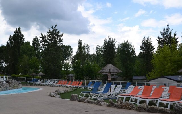 Bungalow With 2 Bedrooms in Onzain, With Terrace