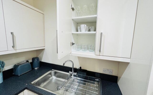 1-bed Apartment in Ealing, 3 Mins From Station