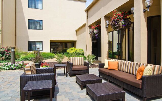 Courtyard by Marriott St Louis Westport Plaza