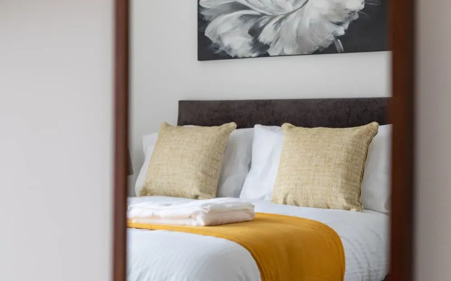 The Elk Suite Sasco Apartments