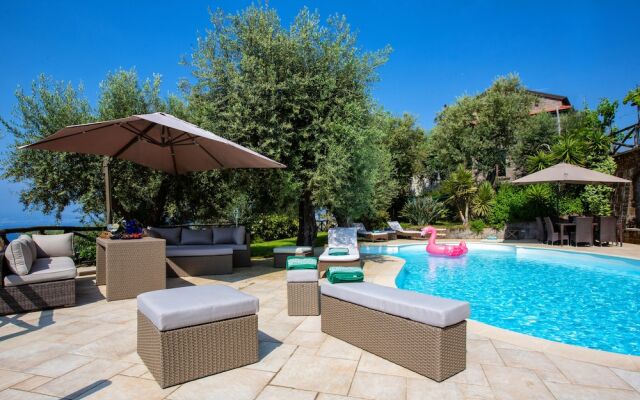 Romantic Rooftop Apartment with Pool&Terrace