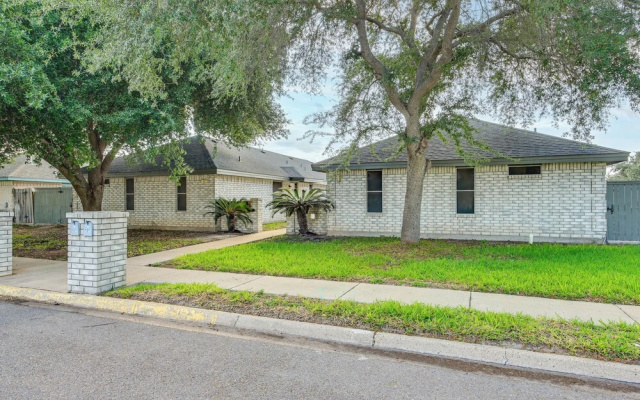 Welcoming Edinburg Apartment - Pet Friendly!