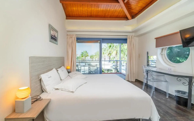 Ianos Hotel