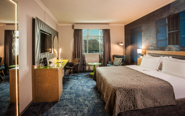 Hennessy Park Hotel