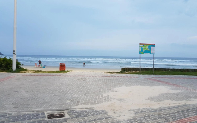 Bombinhas SC 200 metros da Praia