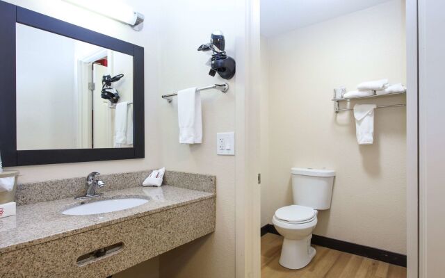 Evergreen Inn & Suites Portland Airport
