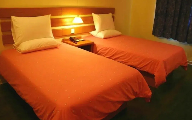 Home Inn Shijiazhuang West Heping Road Baiqiuen Hospital