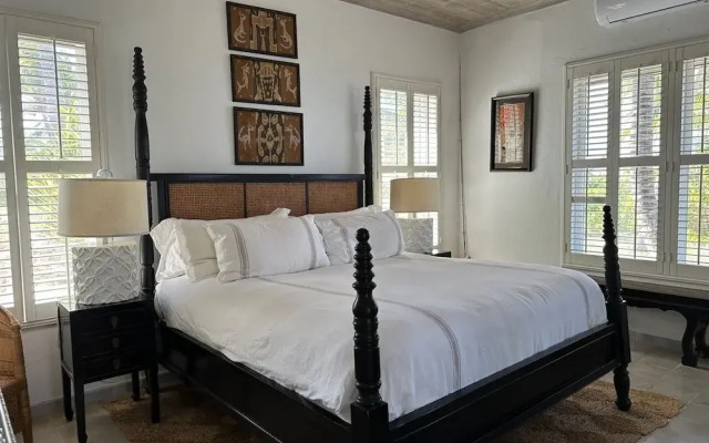 Shangri-La Serenity: Beach Villa With Views