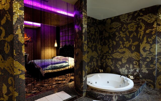Luxurious Romantic Hotel