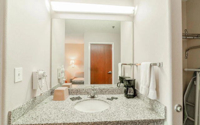 Capital O Fairway Inn - Baytown La Porte TX