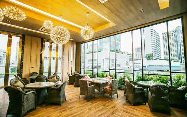 Wealth Lodge Asoke by Favstay