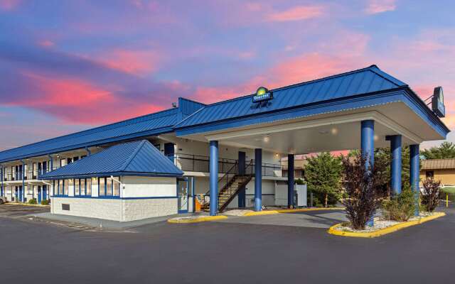 Days Inn by Wyndham Knoxville North