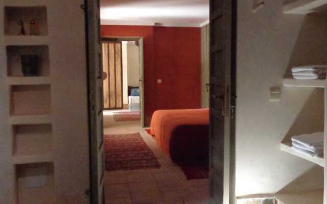 Les Trois Paons