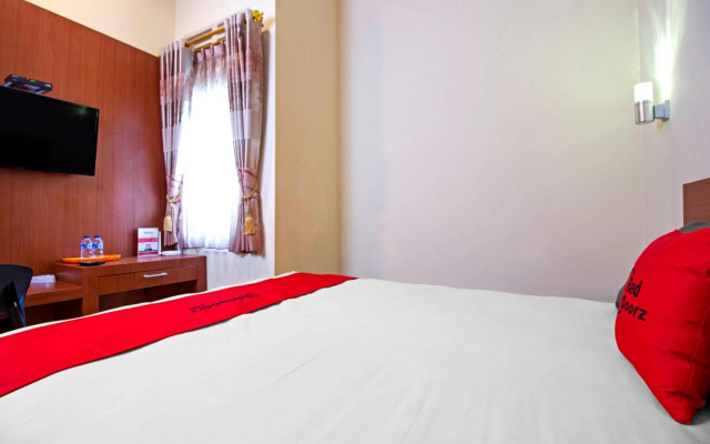 RedDoorz near Trans Studio Mall 2 – Guest Rooms – Bandung