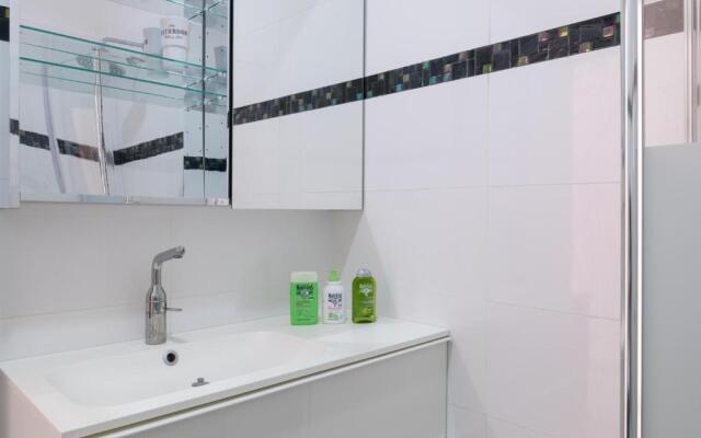 Frishman 3 Bedrooms Apartment