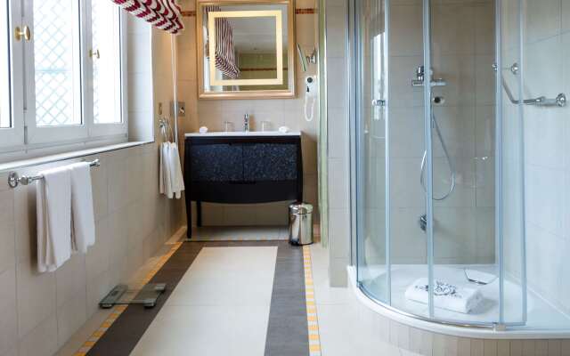 Majestic Hotel - SPA Champs Elysées