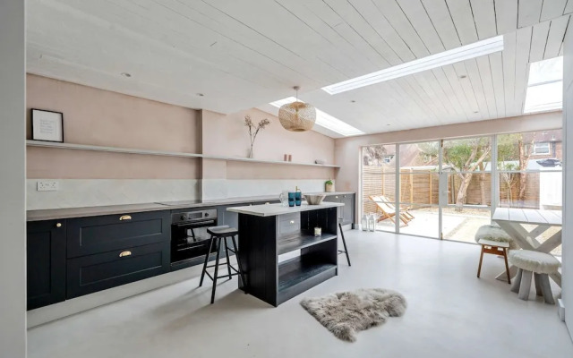 Chic Coastal Retreat - 5-min Stroll to Beach