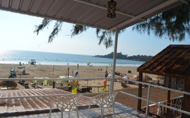 Funtastic Beach Huts Patnem