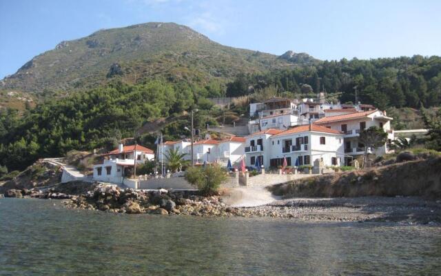Violetta Seaside Studios&Apartments