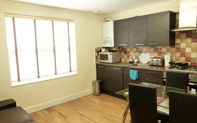 SS Property Hub - Kensington Area Family Apartment
