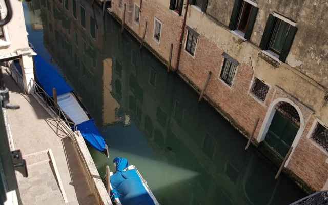 Ca' Cappello Venice Apartment 1 with Canal View