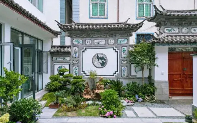 Dali City July Slow Language Inn