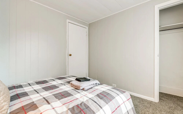 6 Mi to Dtwn Attractions: Buffalo Apartment!