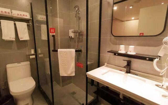 Shell Hotel Shanghai Jinshan Wanda Plaza