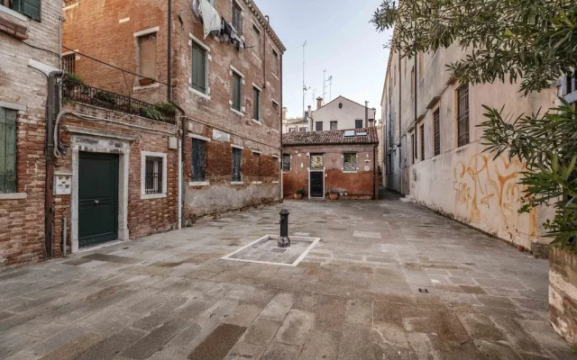 Venice Guggenheim Apartment by Wonderful Italy