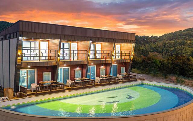 Geojedo Piskina Poolvilla Pension