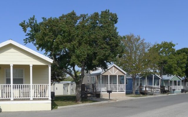 Hill Country Cottage and RV Resort