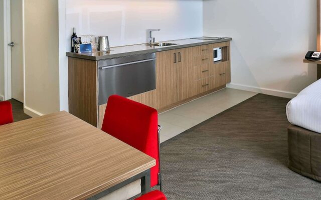 Novotel Sydney West HQ Hotel