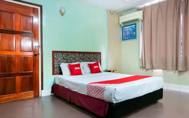 OYO 89997 Kurnia Hotel