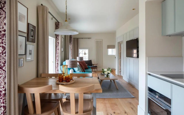 Abbey Strand Apartments, at Holyrood