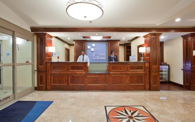 Holiday Inn Express Hotel & Suites Fredericksburg by IHG