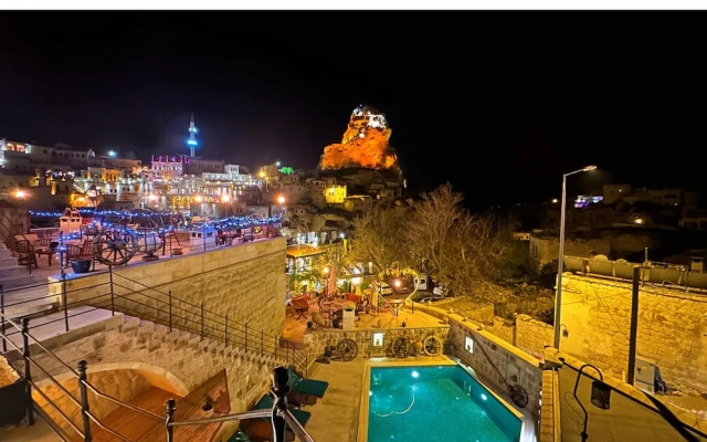 Capp Royal Cave Hotel
