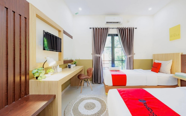 RedDoorz Plus @ La Asiana Guest House – Guest Rooms – Cirebon