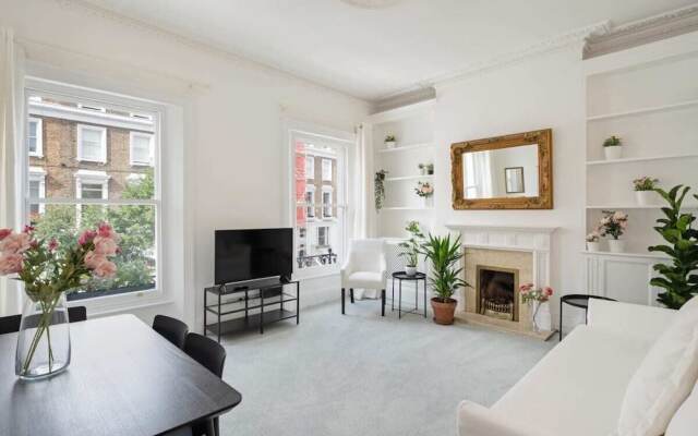 Sophisticated 2-bed, 2-bath apt in Chelsea