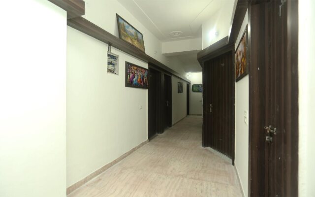 OYO 8607 Hotel Sky Inn
