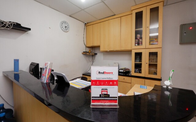 RedDoorz Near Kota Lama Semarang
