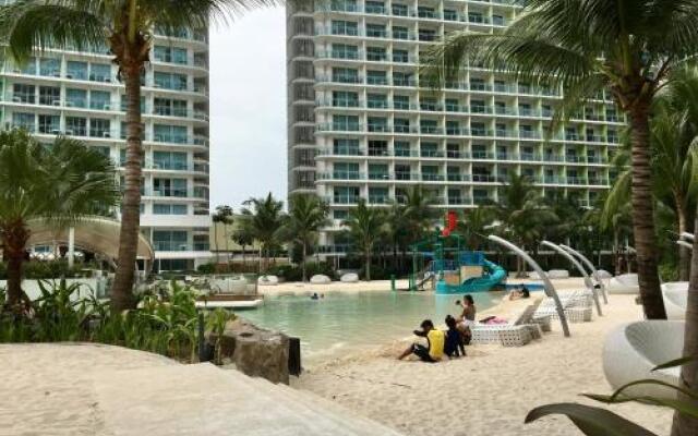 Cozy 1BR w/ Balcony at AZURE