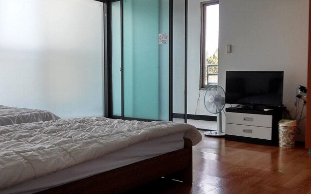 Geomunoreum Hostel