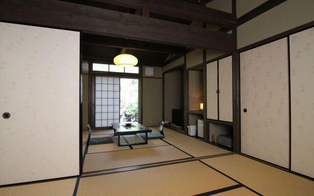 Yufuin Ryoan Wazanhou