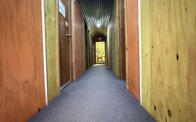 The Crossing Lodge and Backpackers