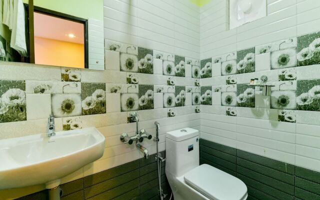 OYO 16605 Royal Front